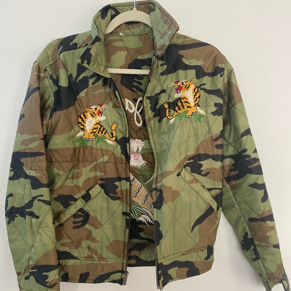 Retro Vintage Army Jacket with tiger embroidery in size Small